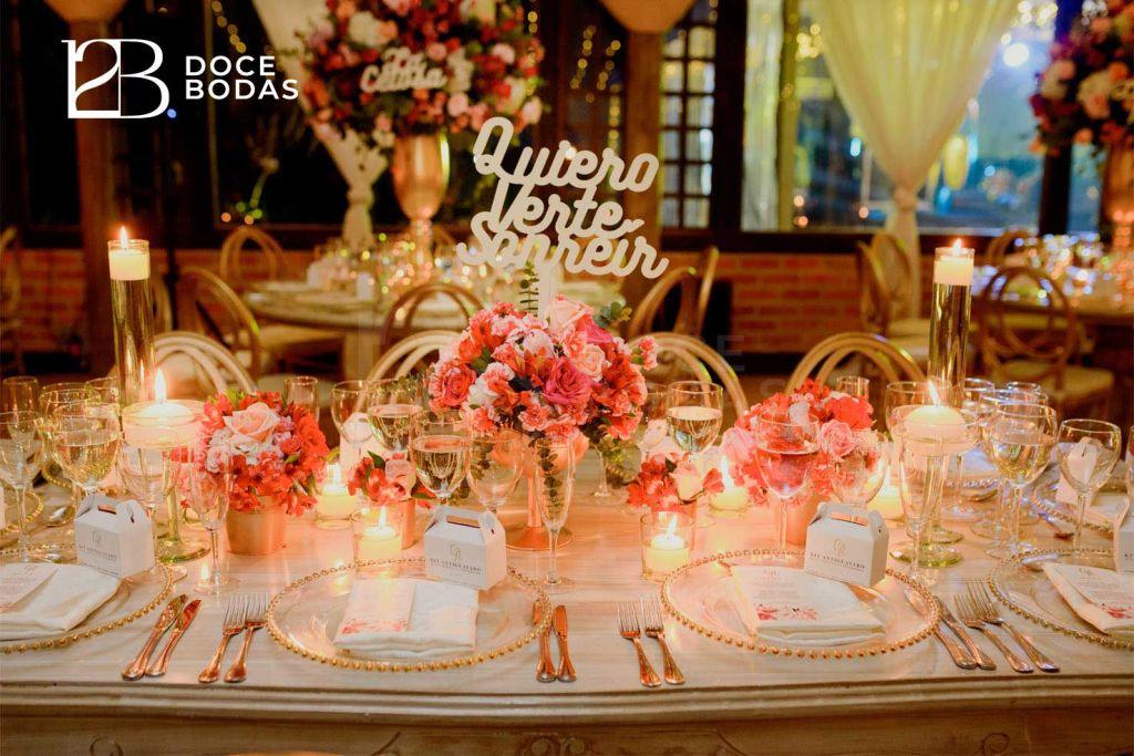 Luces Decorativas, Wedding Planner Colombia, Destination Wedding, Centerpiece, Doce Bodas, Boda Destino Colombia, Doce Bodas, Marcación de Mesas, Mobiliario Boda, Boda Elegante, Luxury Wedding