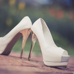 Zapatos de novia cómodos, Zapatos de novia elegantes, Zapatos para boda, Tacones de novia, Comodidad en zapatos de boda, Elegancia en zapatos de novia, Zapatos para ceremonias, Zapatos de novia para la recepción