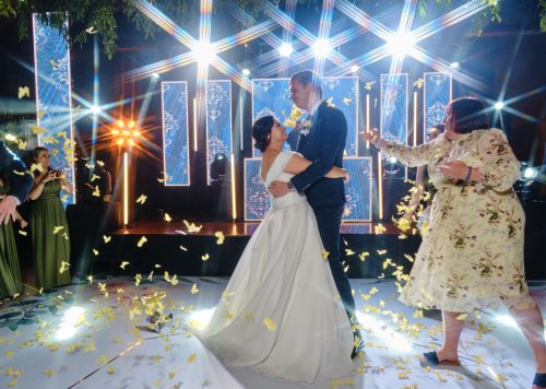Boda de Ensueño de Maria Camila y Thomas, produccion tecnica, pantallas led, tarima, dj, novios bailando, pista de baile