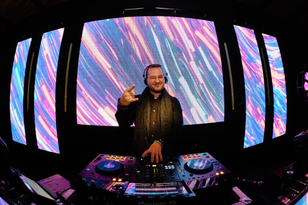 DJ Ariel Waldman, music planner, musica para la boda, disc jockey, wedding music, destination wedding, boda destino