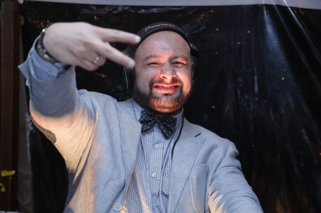 DJ Diego Chacon, music planner, musica para la boda, disc jockey, wedding music, destination wedding, boda destino
