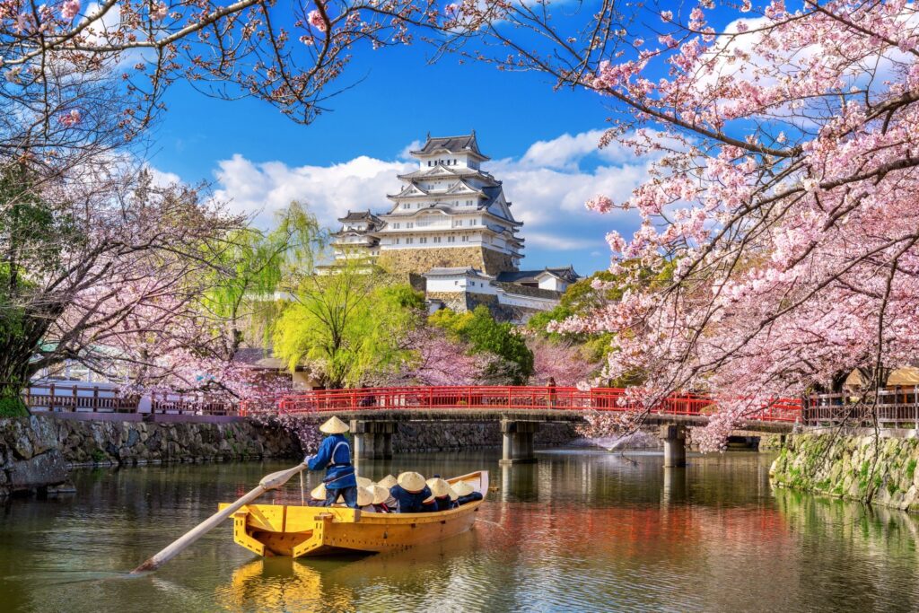 De Cabo Verde a Filipinas: los 7 destinos más populares para una luna de miel inolvidable Japón pareja